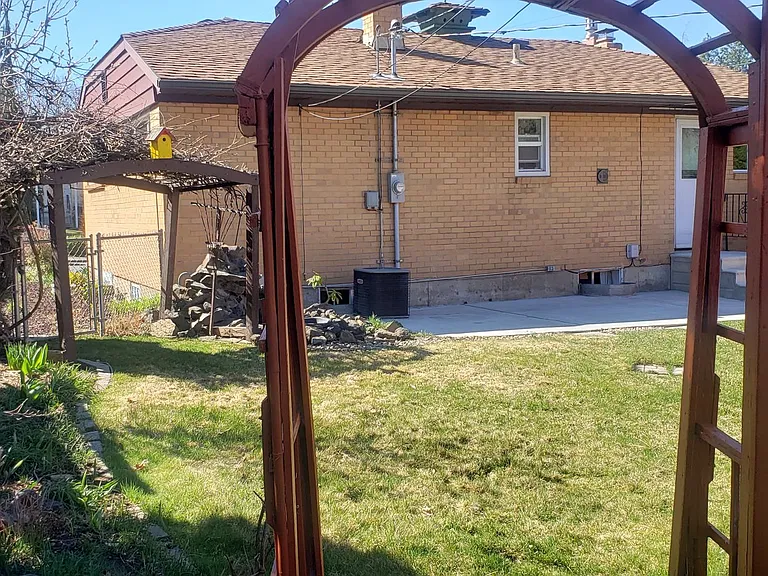 1803 E 40th Ave — Photo 3