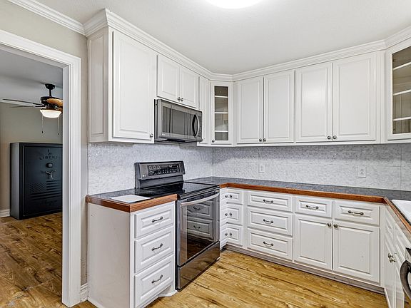 3rd image of 22 Lakeview Dr