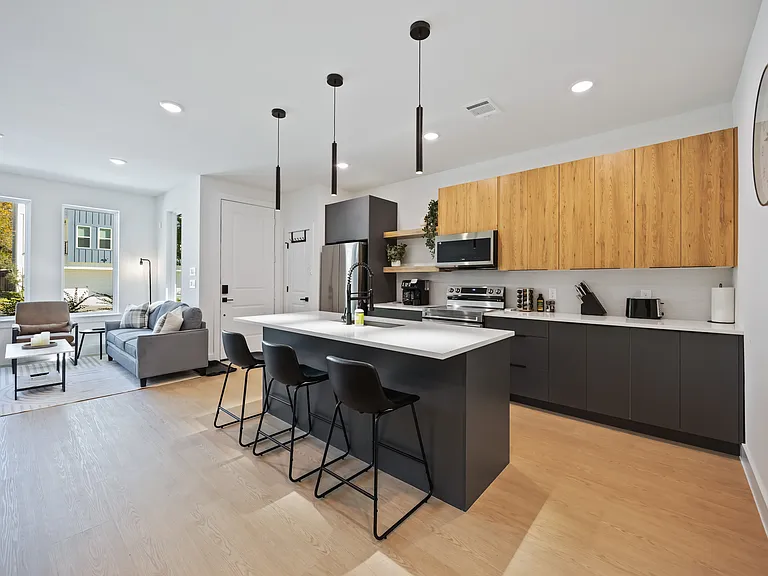 4110 Dreyfus St #B — Photo 6