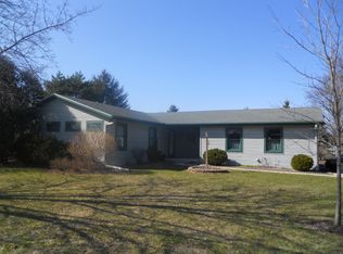 135 Woodland Ct, Lake Mills, WI 53551
