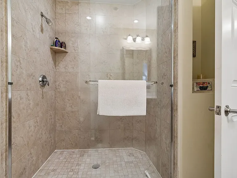 7702 Lake Vista Ct #202 — Photo 24