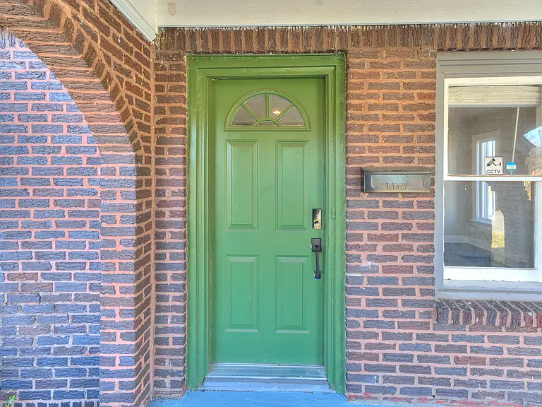 2560 NW 22nd St — Photo 3
