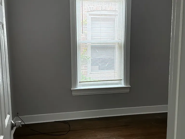 7225 S Champlain Ave — Photo 1
