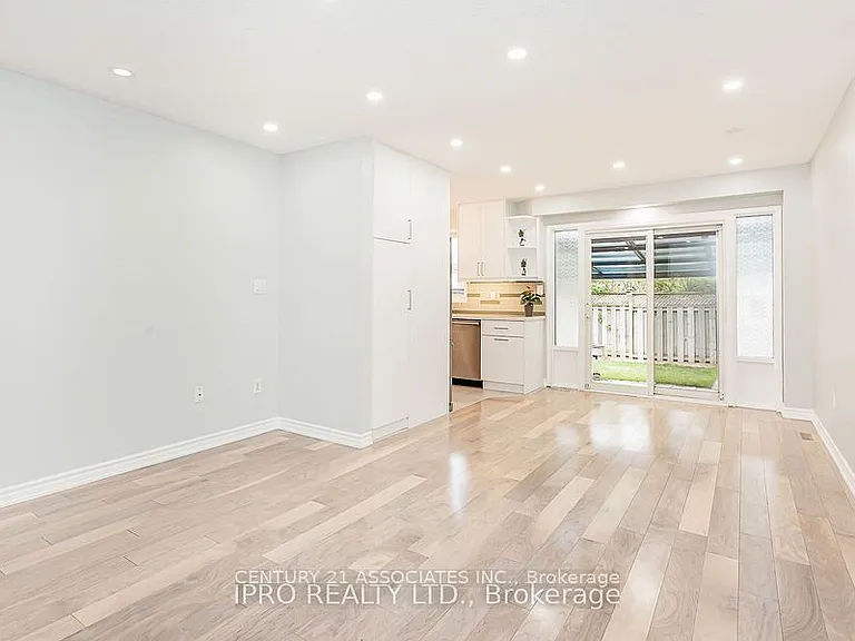 2410 Emerson Dr — Photo 6