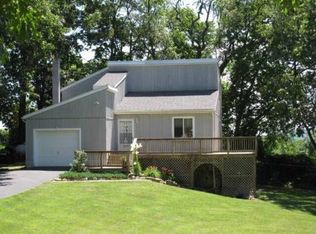 565 Dellinger Rd, Mount Wolf, PA 17347