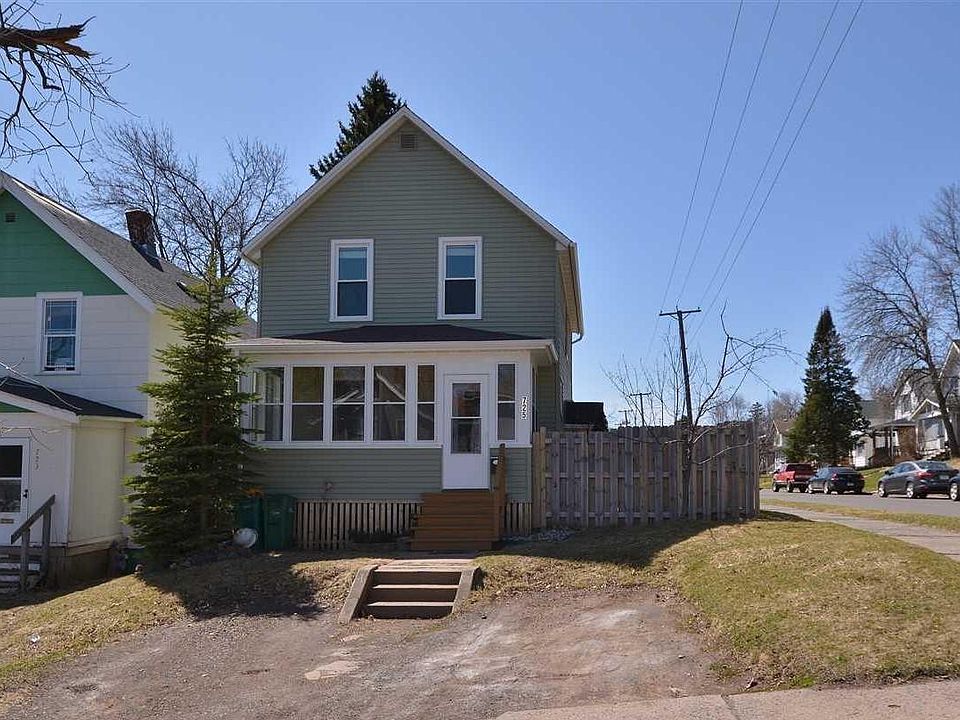 1st image of 725 N 10th Ave E