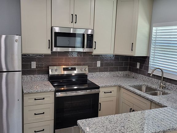 5th image of 2736 Goodrich Ave