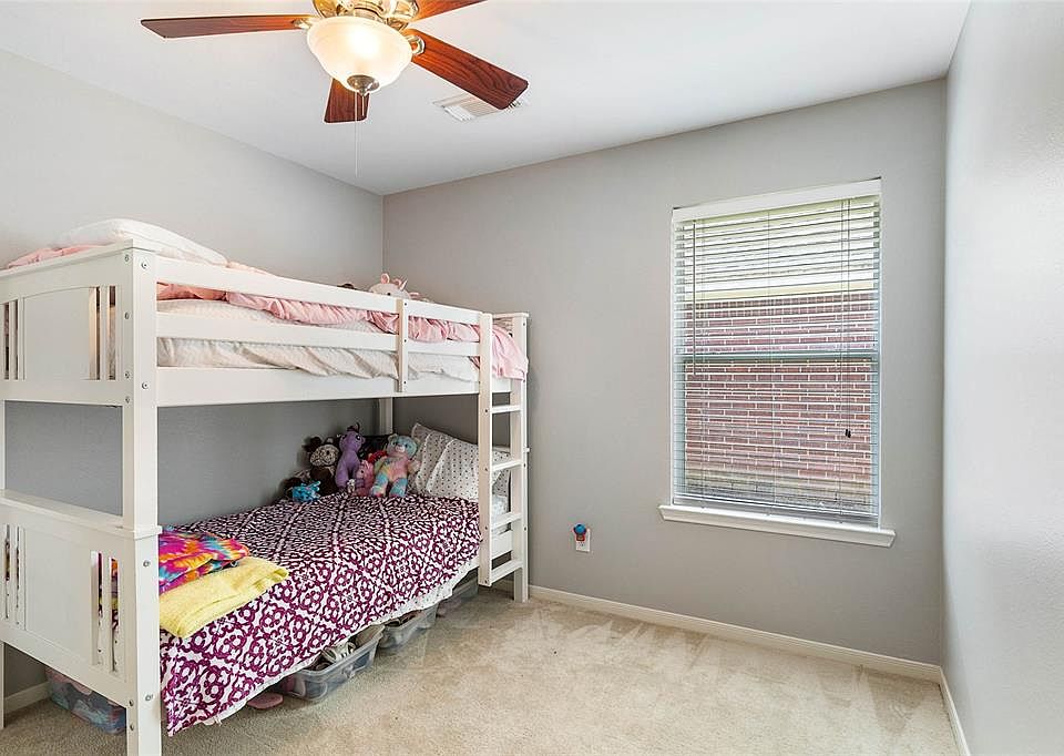 1st image of 415 Livingstone Ln