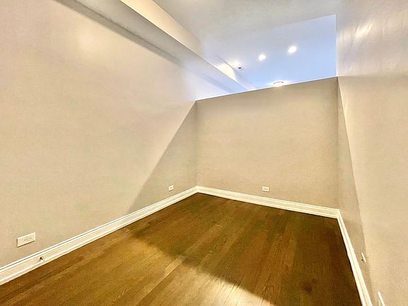 2nd image of 2620-22 W Cermak Rd #3R