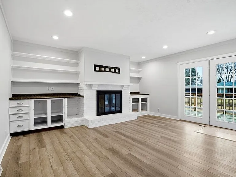 811 W College Ave — Photo 4