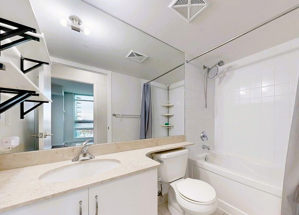 1st image of 215 Fort York Blvd #1607