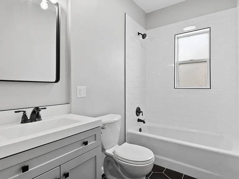 216 W 32nd St — Photo 10