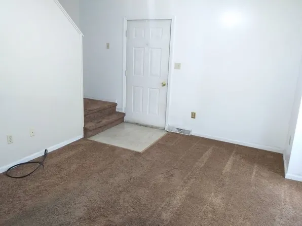 137 Virginia Ave APT A, Rochester, PA 15074