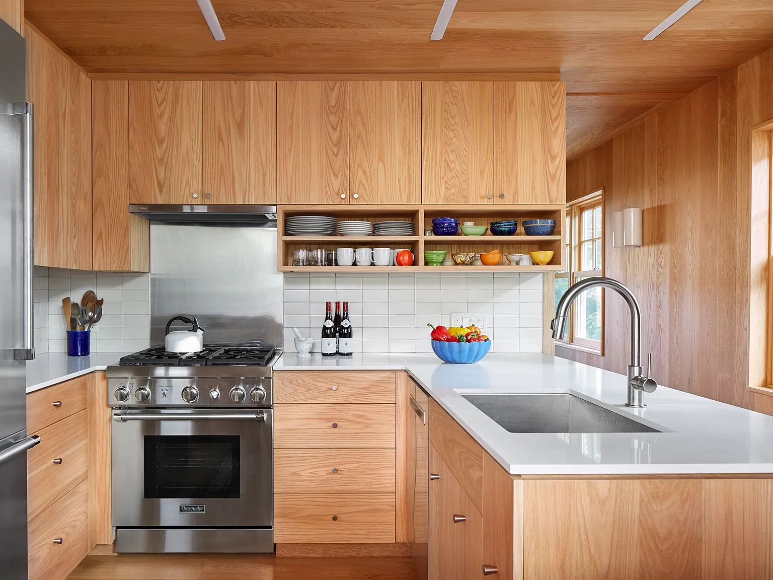Sag Harbor Village Exquisite Renovated Modern Gem — Photo 4