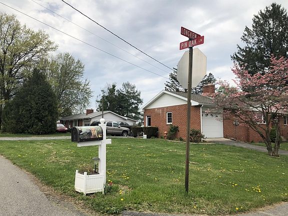 4th image of 116 Pin Oak Ln