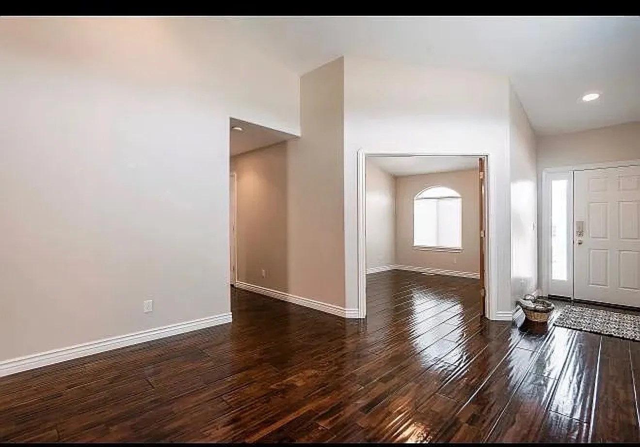 4 bed, 2960 sqft, $2,950 — Photo 2