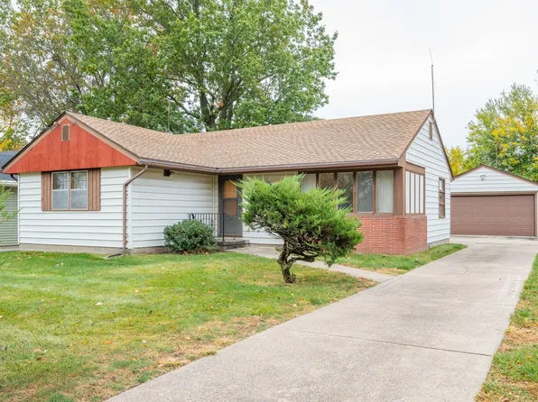 2424 Locust St, West Des Moines, IA 50265