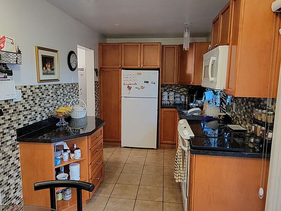 4th image of 900 Central Park Dr #36