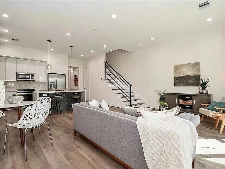 3609 Dennis St — Photo 16