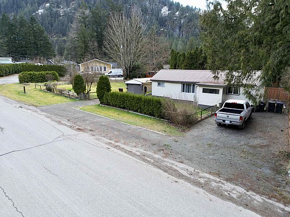 2nd image of 63745 Old Yale Rd