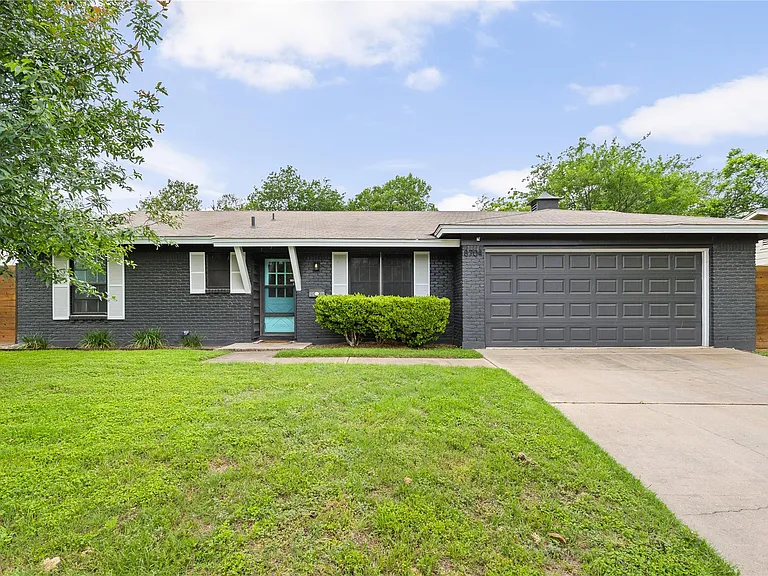 8704 Clarewood Dr — Photo 22