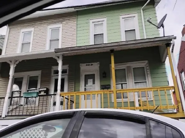 42 S 2nd St, Womelsdorf, PA 19567