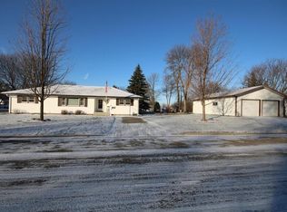 100 6th St NW, Montgomery, MN 56069