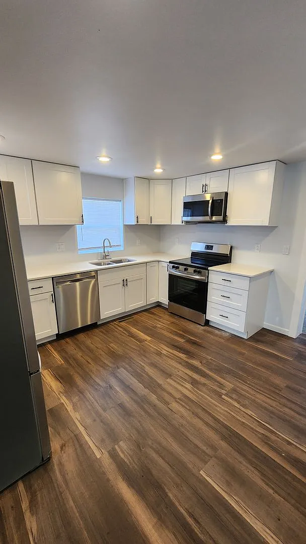 Freshly remodeled 2 bed / 1 bath home with yard and garage in West Salem! — Photo 4