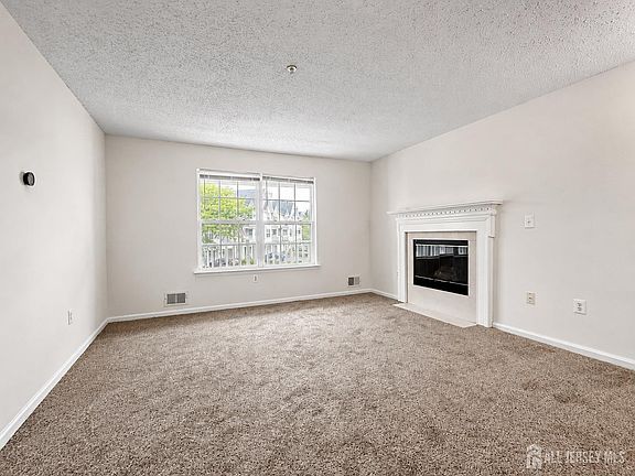 5th image of 151-151 Prestwick Way