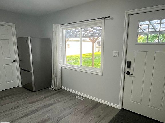 3rd image of 5212 51st Ave