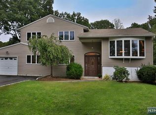 9 Gibbs Rd, Dumont, NJ 07628