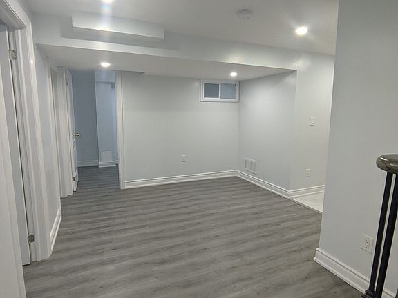3rd image of 51 Britannia Ave E