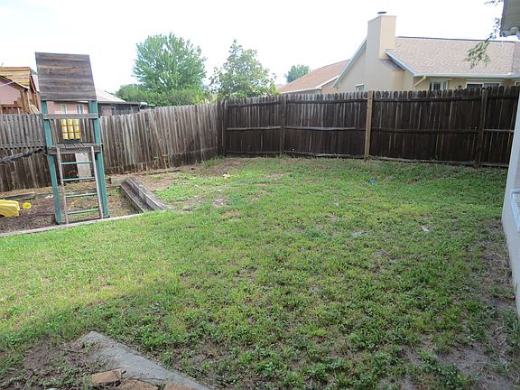 2nd image of 1100 Hackberry Dr