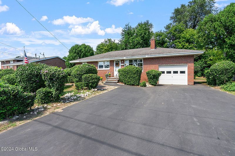 2nd image of 66 Fairfield Avenue