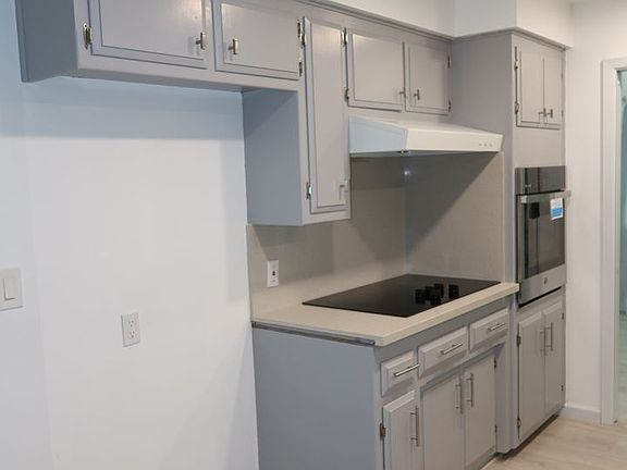 3rd image of 7325 S Land Park Dr