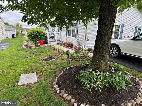 5th image of 103 Lilac Pl