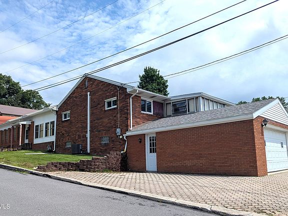 3rd image of 130 Park St