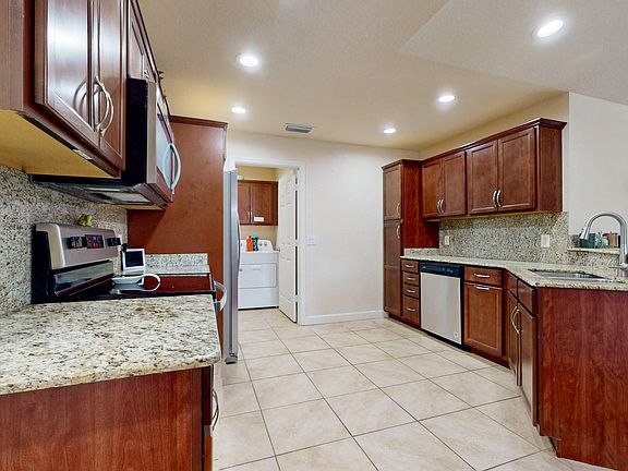 5th image of 39 SE Flamenco Way