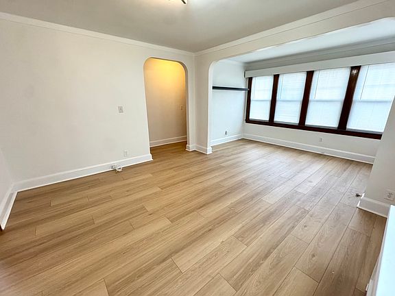 3rd image of 575 Saint Pauls Ave Floor 1