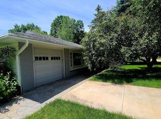 1215 W Bel Ayr Dr, Waukesha, WI 53188