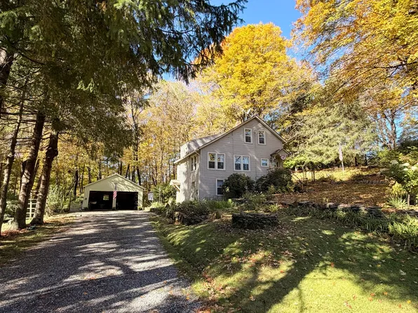 70 Woodstock Road, Pomfret, CT 06259