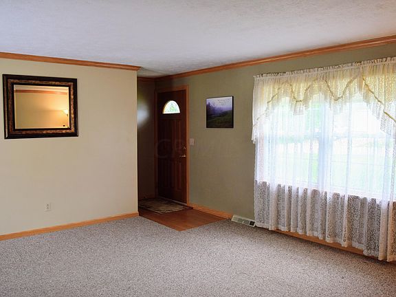 4th image of 39 Hilltop Dr