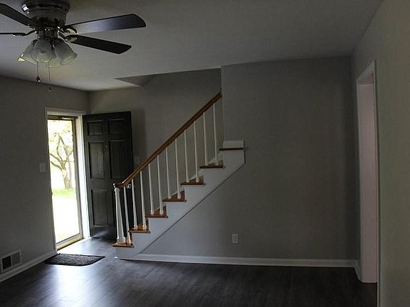 4th image of 1125 Castlewood Pl