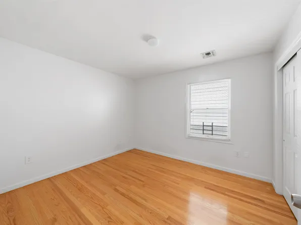 83 Oxford Avenue image 8 of 24