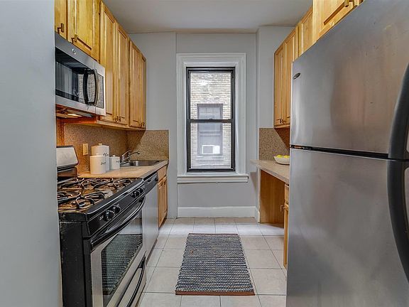 3rd image of 2672 Kennedy Blvd #301