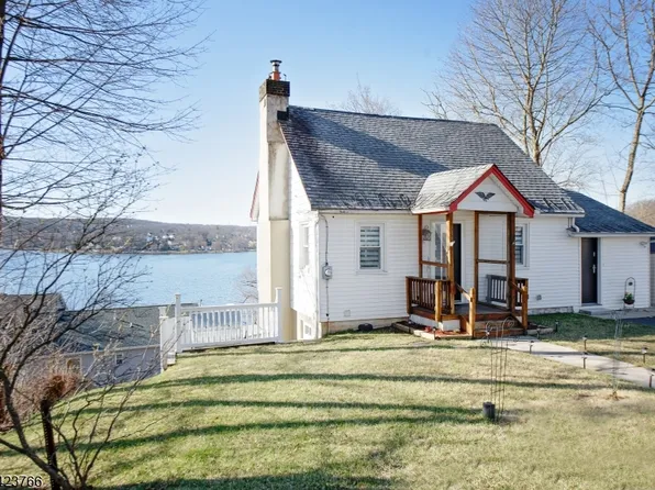 6 Lakeview Ter, Stanhope Boro, NJ 07874