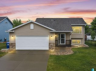 5605 W Hemlock Dr, Sioux Falls, SD 57107