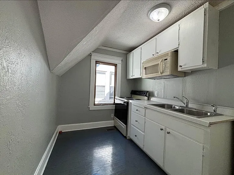 1159 Bush Ave — Photo 22