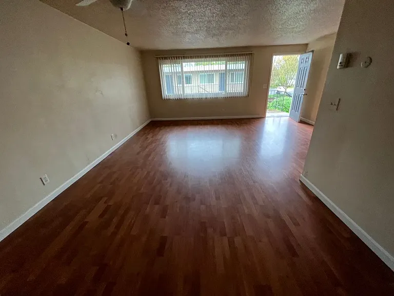 1425 W 8th Ave #11 — Photo 7