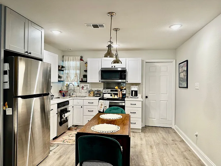 801 Faircreek Ln — Photo 2